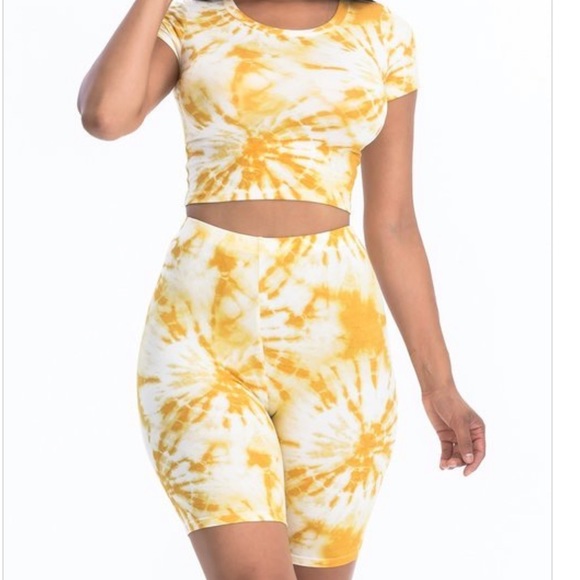 🌈 Tie-Dye Crop Top Short Set 🌈 - Picture 2 of 3